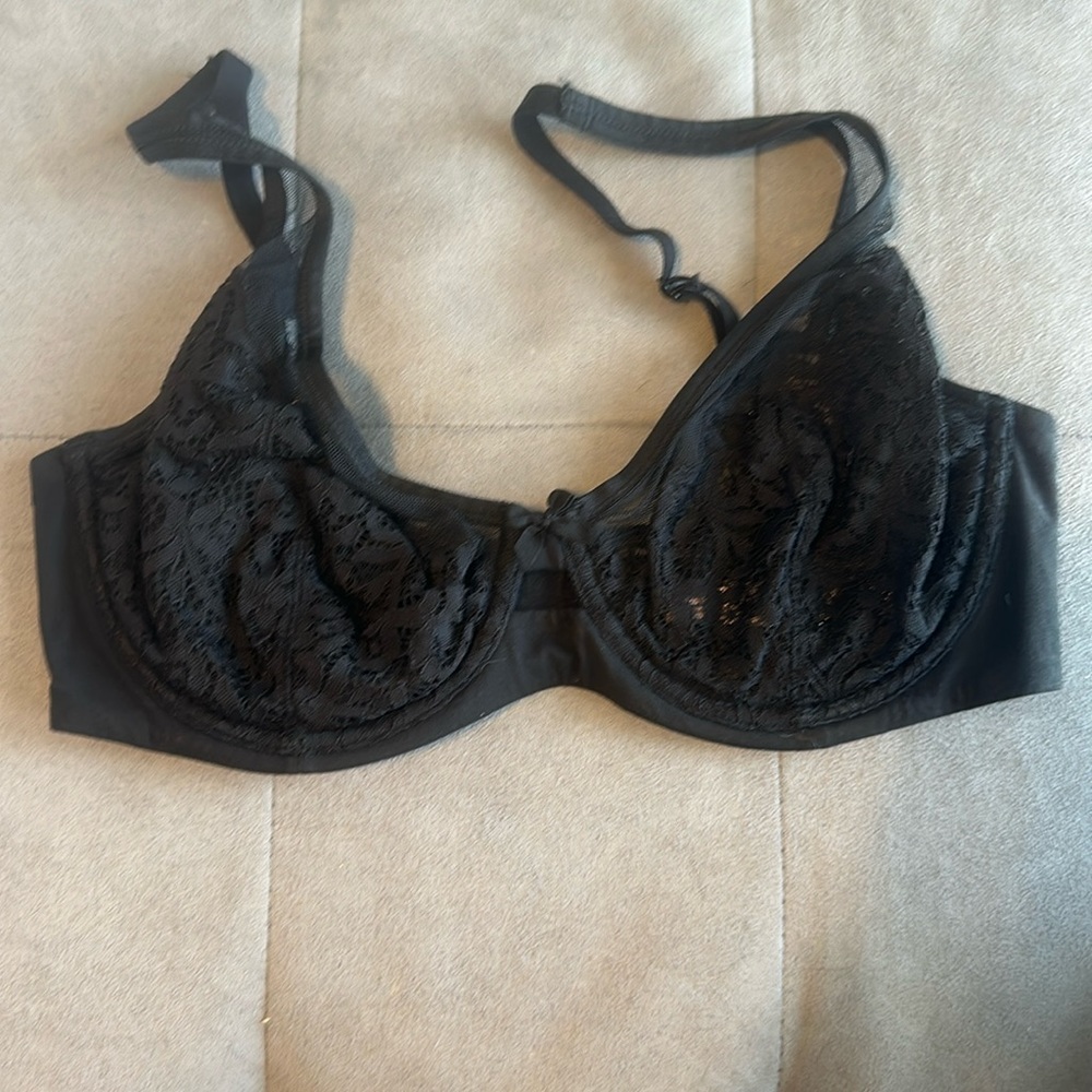VS Unlined Bra in Lace